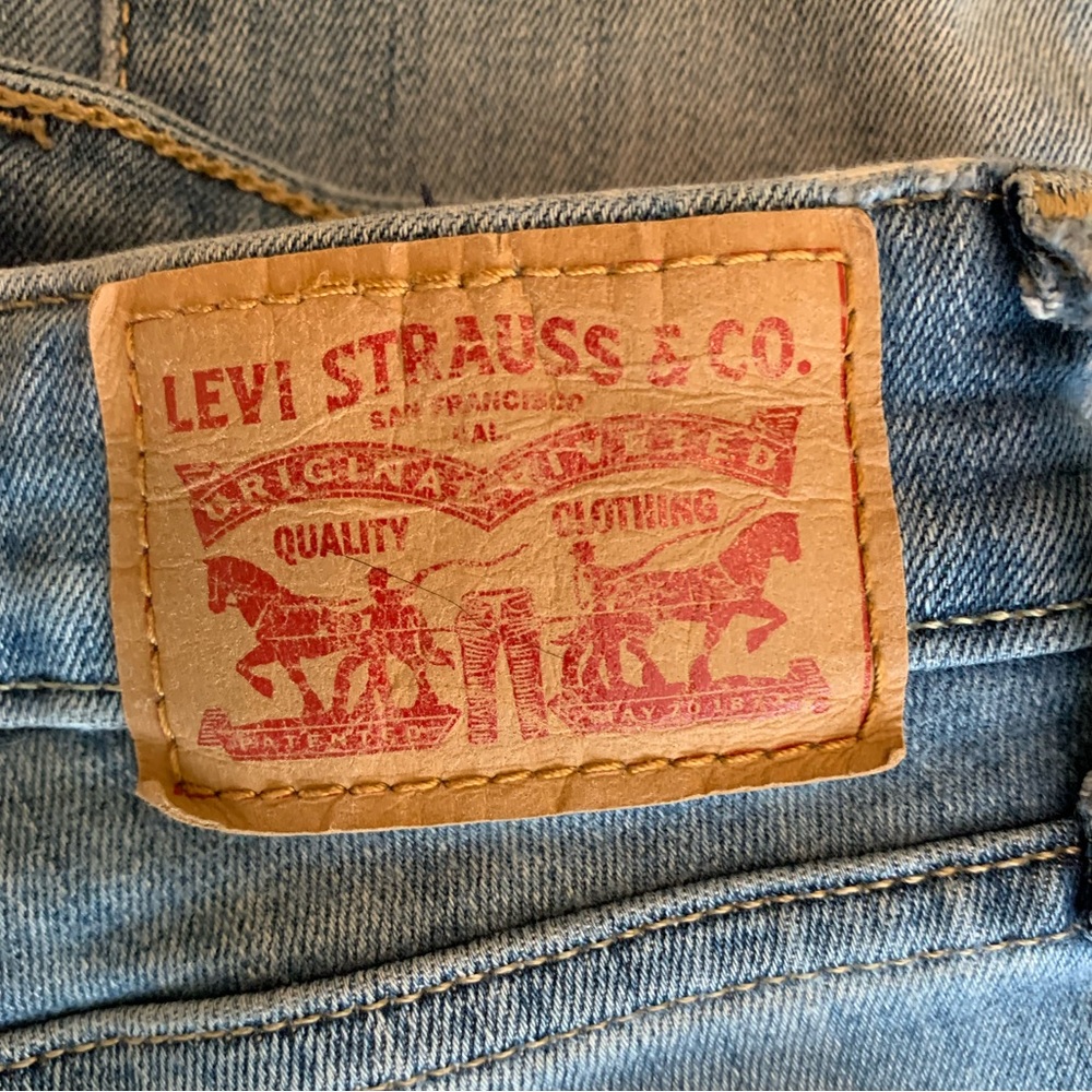 Levi Strauss jeans size 26, slim fit